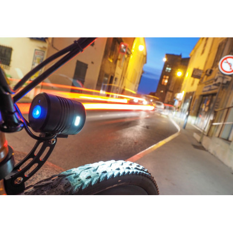 Eclairage avant 200 lumens pour vélo electrique. Lampe OZO. alimentation de  18V à 56V DC