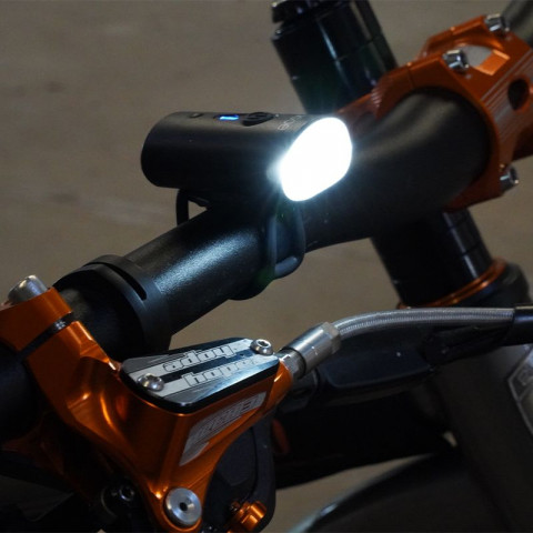 Pack lampe avant 100 lumens + arriere 15 lumens