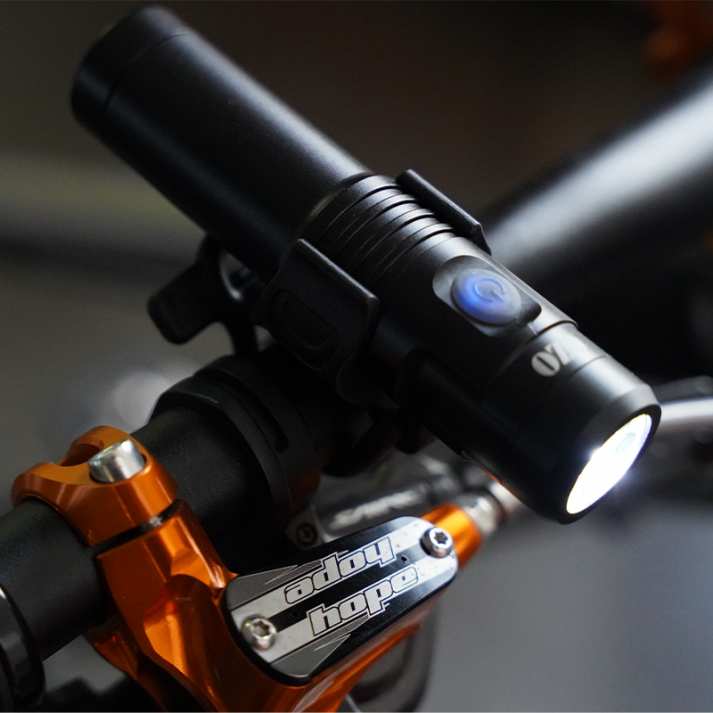 Lampe 500 Lumens avec batterie Li-ion 3.7V 2.4Ah