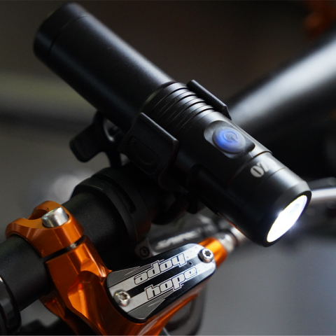 Lampe 500 Lumens avec batterie Li-ion 3.7V 2.4Ah