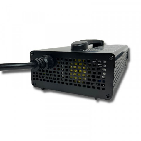 Chargeur 24V 10A étanche IP66 pour batterie Lihtium LFP ou NMC