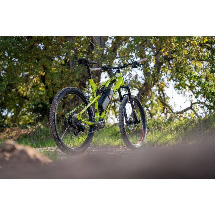 Kit Hornet pour axe traversant 250W roue arrière avec batterie carénée 36V 250Wh à 700Wh