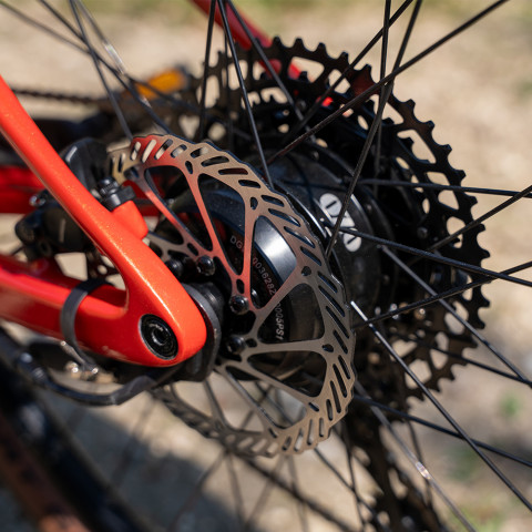 Kit hornet pour vélo de route axe traversant 250W roue arrière avec batterie carénée 36V 250Wh À 700Wh